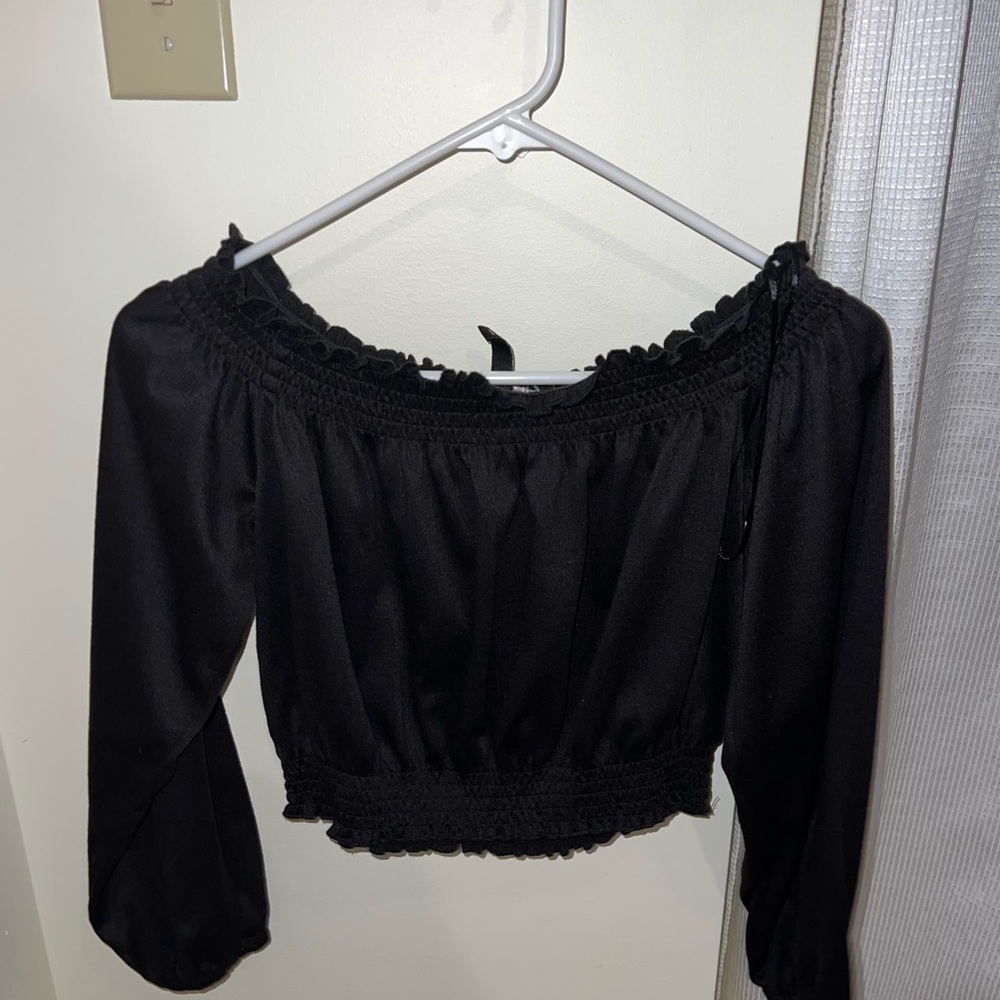 Black off the shoulder long sleeve crop top